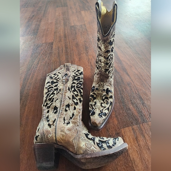 *MOVING* Make an offer* Corral Brown & Black Sequin Inlay Cowboy Boots - Picture 6 of 9